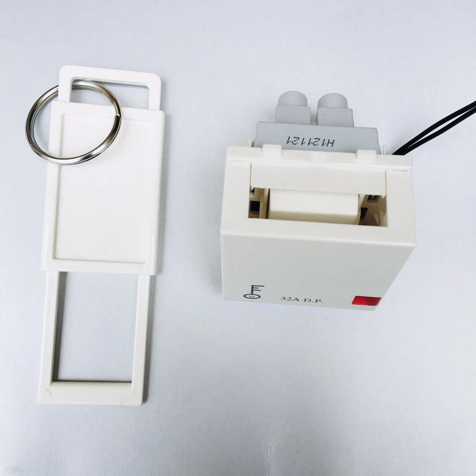 Anchor Penta Modular 32 A DP Switch with Keytag 2 Module - 1 Pc