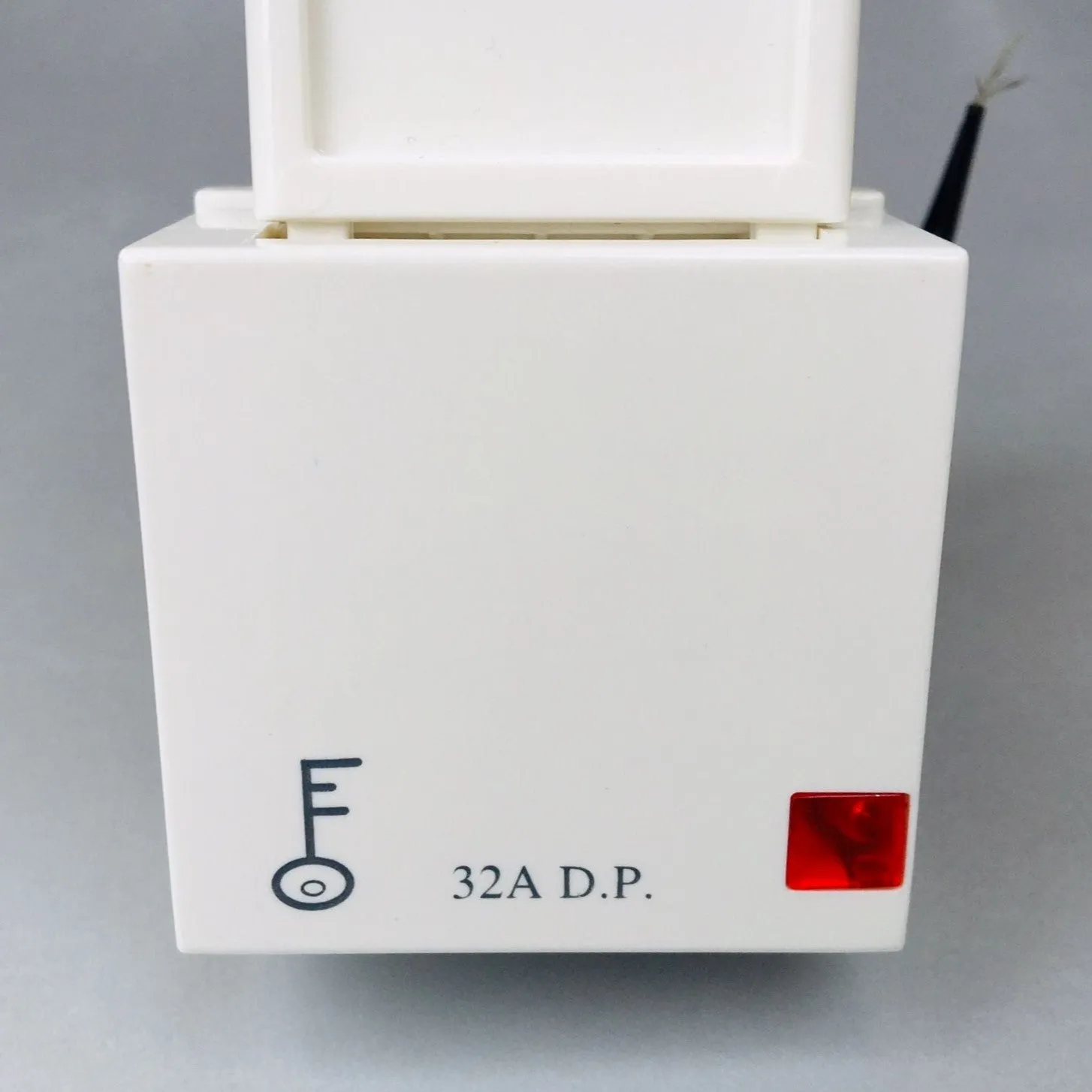 Anchor Penta Modular 32 A DP Switch with Keytag 2 Module - 1 Pc