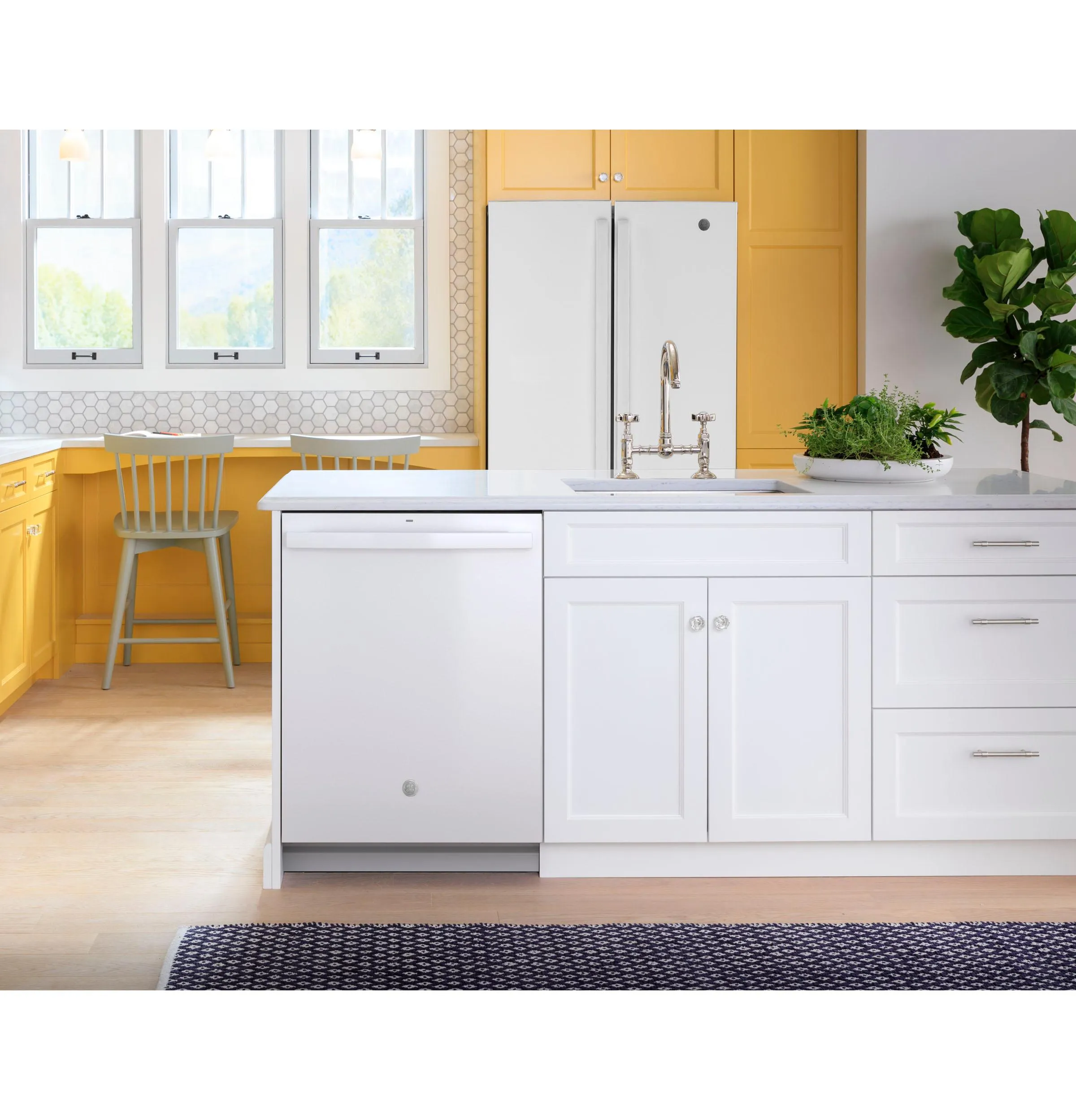GDT535PGRWW GE® ENERGY STAR® Top Control with Plastic Interior Dishwasher with Sanitize Cycle & Dry Boost