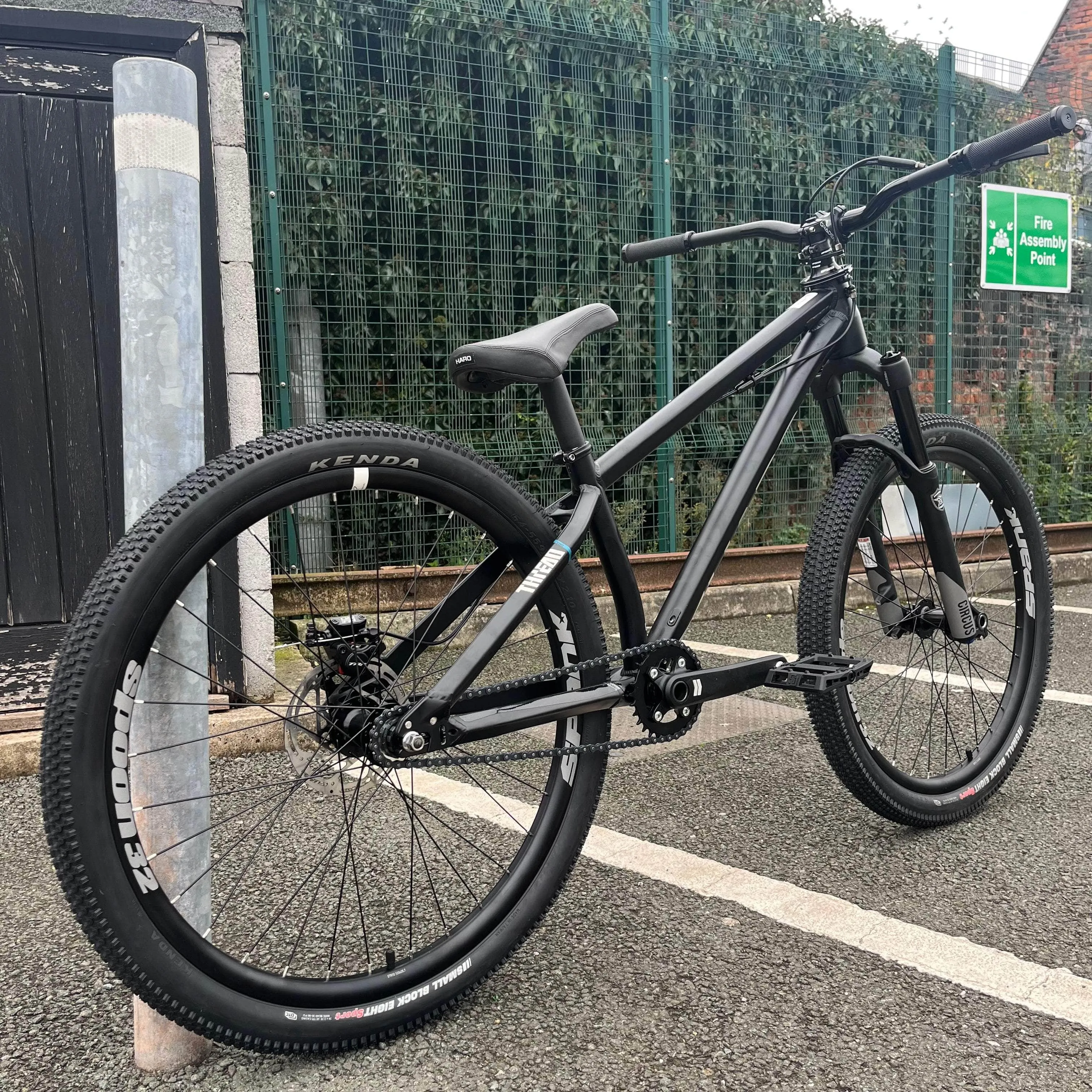 Haro Thread Two 26" Hardtail Dirt Jump Bike Black