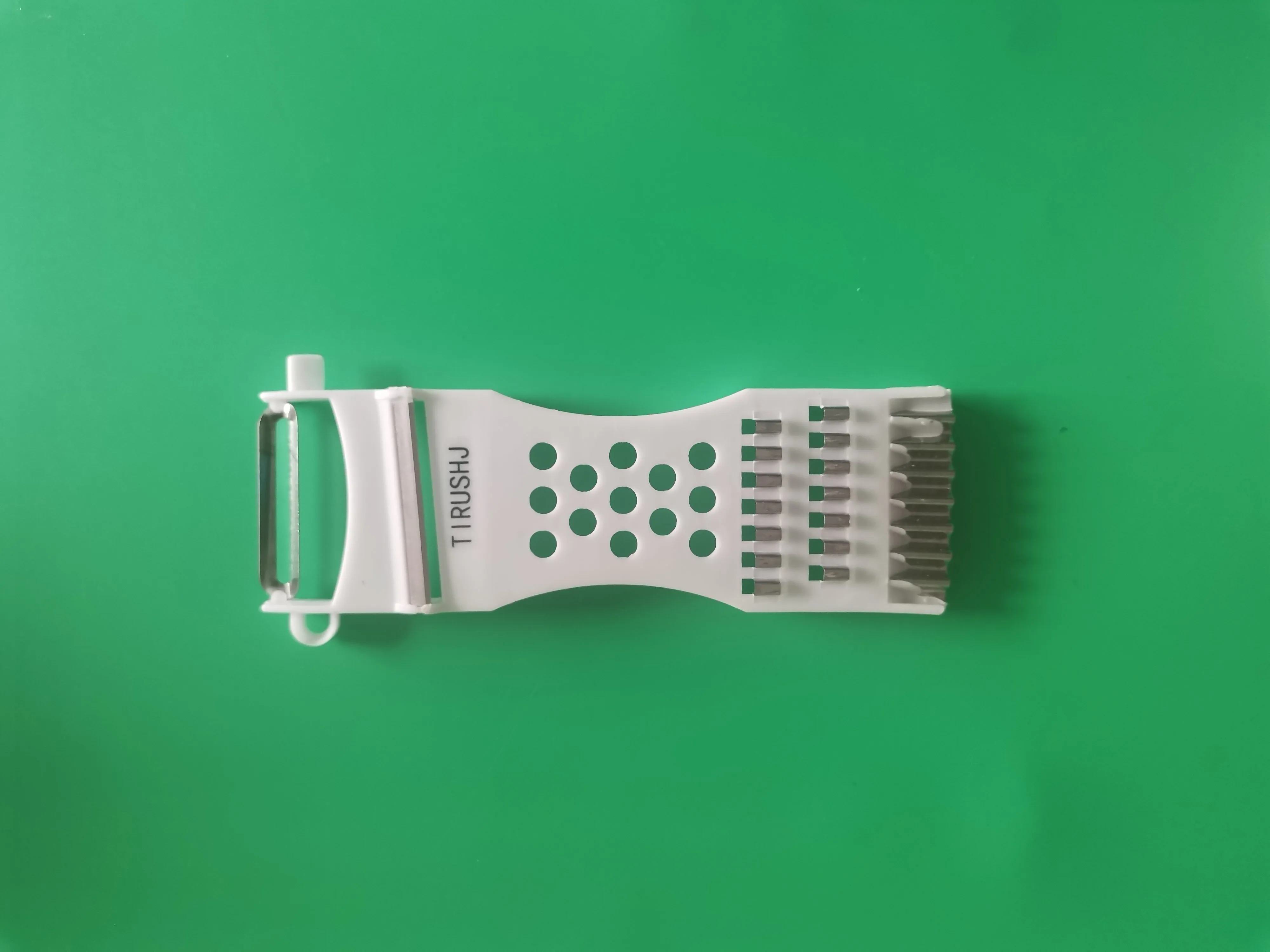 TIRUSHJ graters，Household utensils,Handle grille, high-quality stainless steel blade