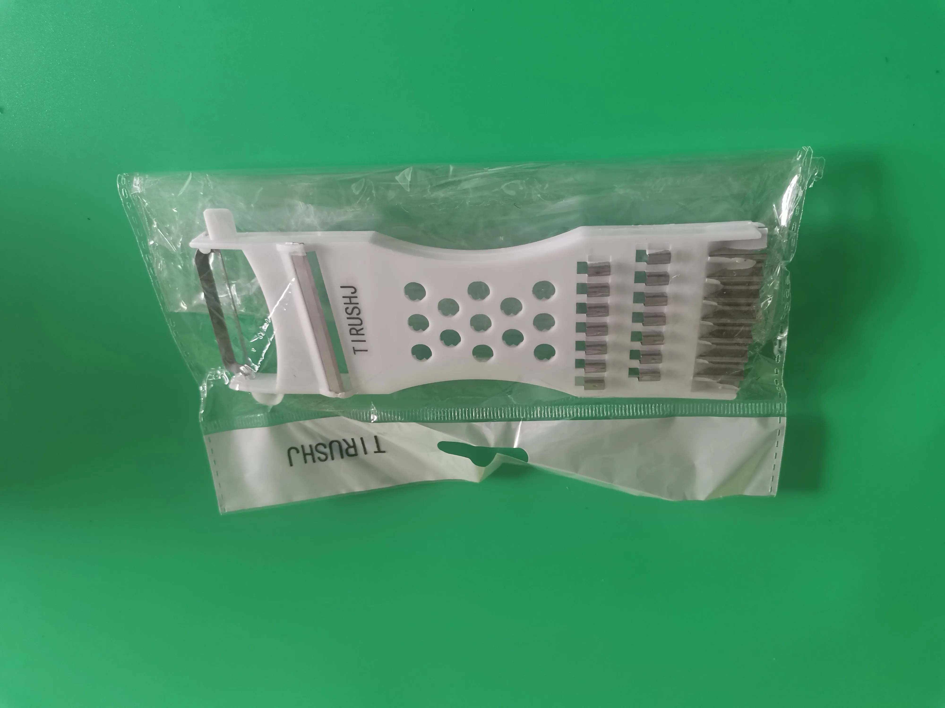 TIRUSHJ graters，Household utensils,Handle grille, high-quality stainless steel blade