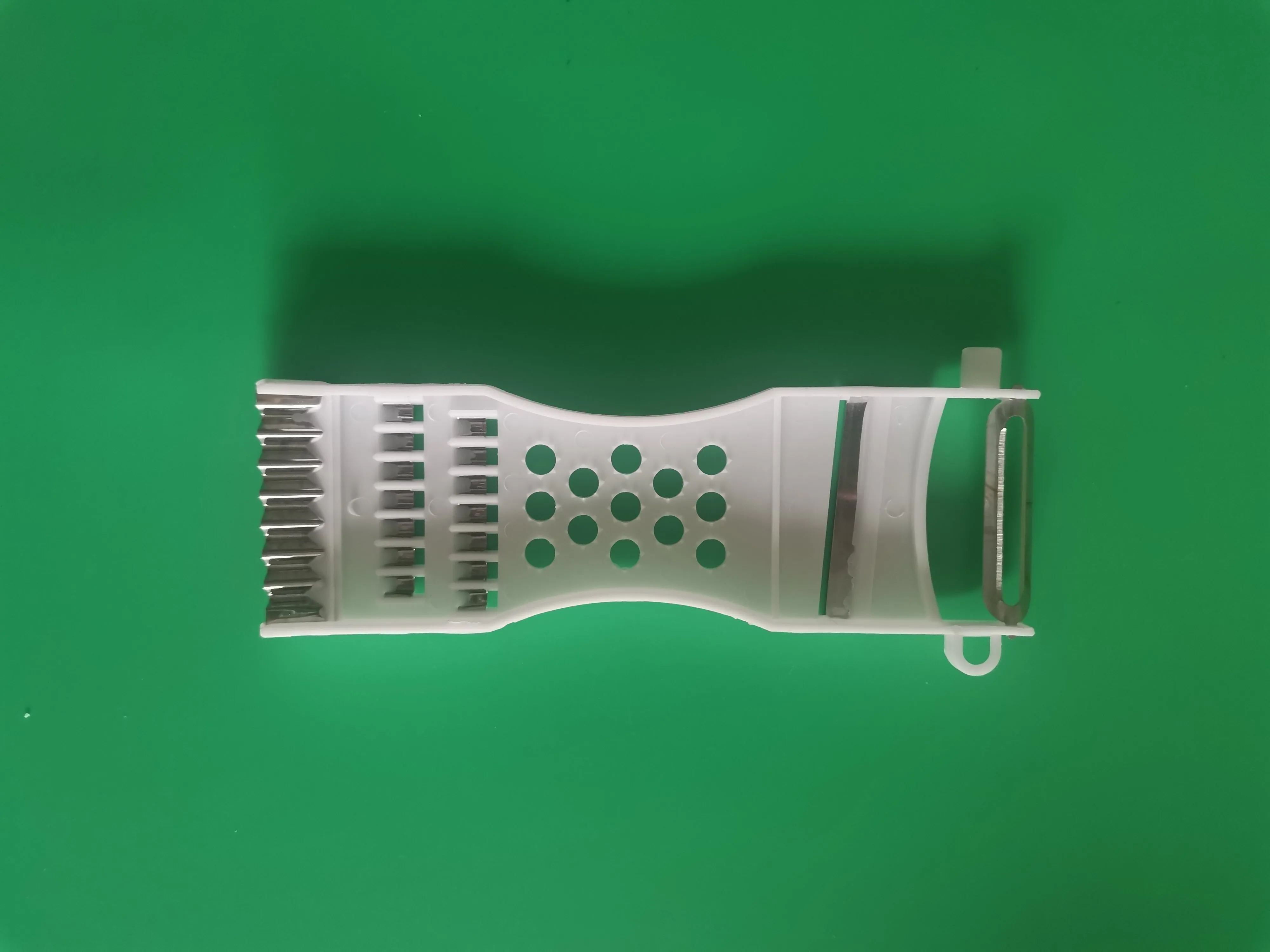 TIRUSHJ graters，Household utensils,Handle grille, high-quality stainless steel blade